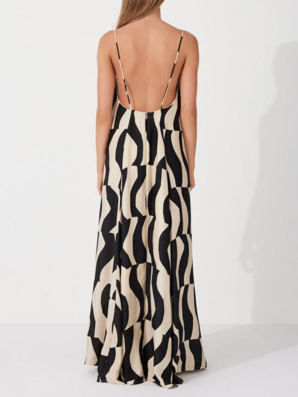 Scooped Back Relaxed Fit Style Maxi Dress - Image 4