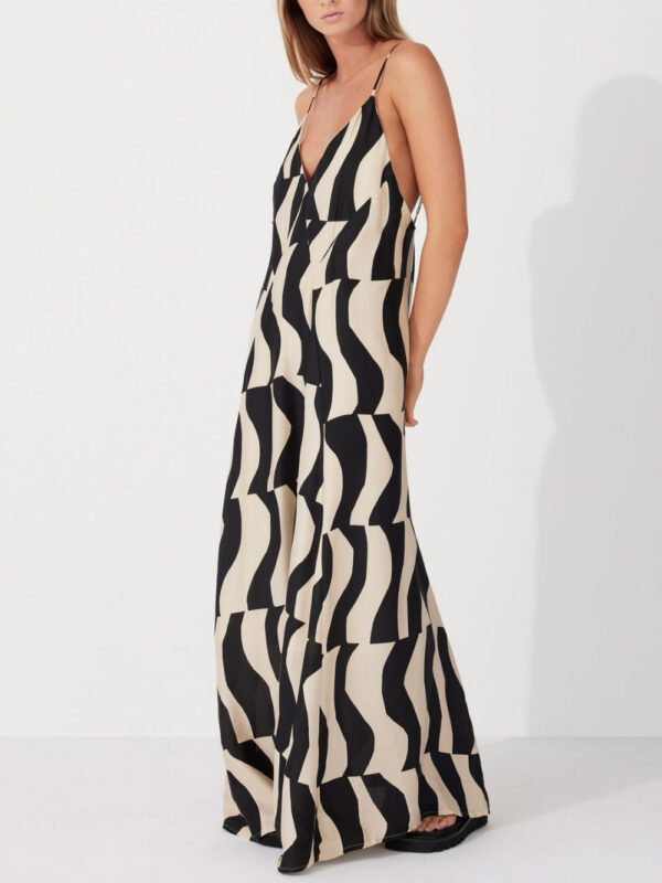 Scooped Back Relaxed Fit Style Maxi Dress - Image 3